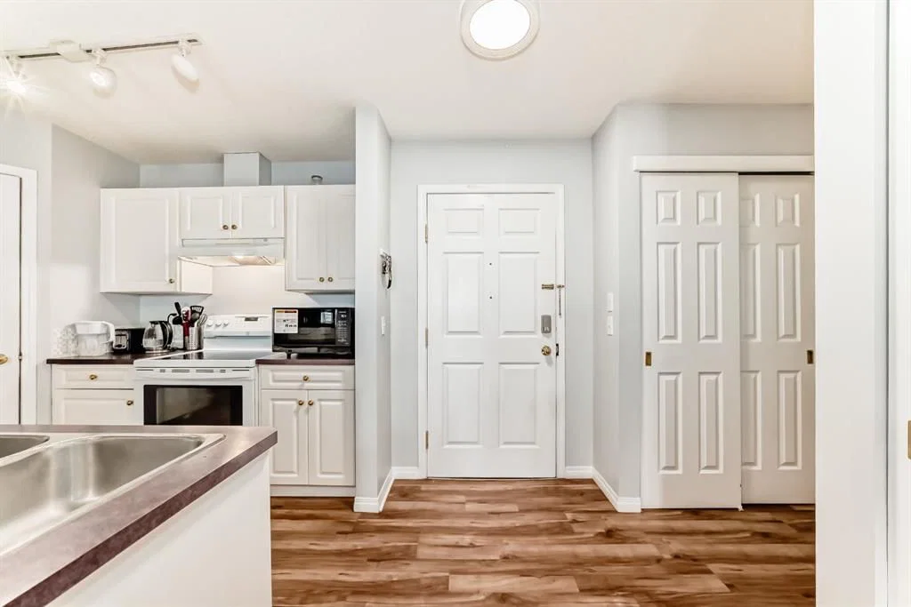 415, 290 Shawville Way SE, Calgary — photo 4 of 32
