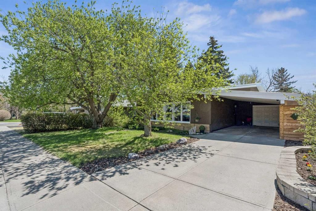 1043 32 Avenue NW, Calgary — photo 2 of 48
