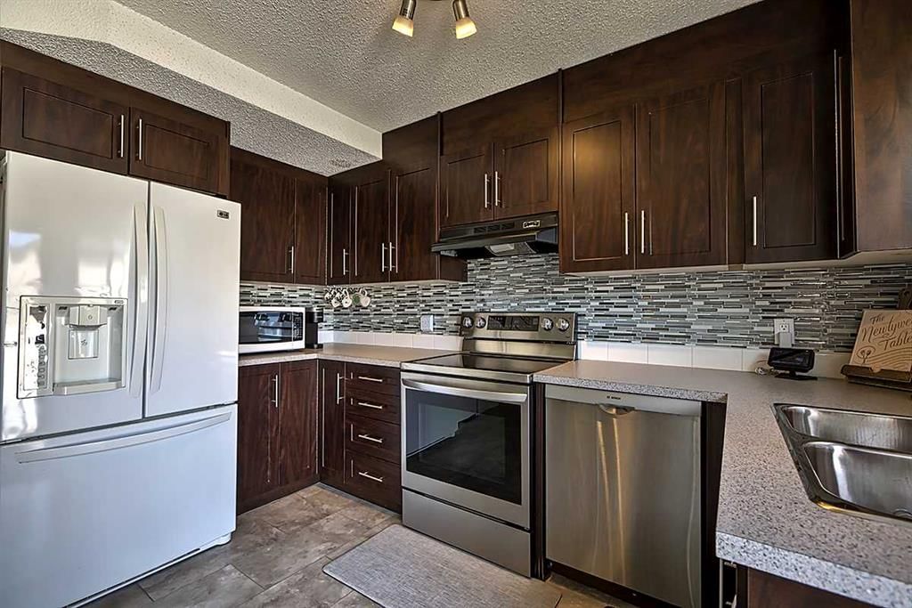 72 Deerpoint Road SE, Calgary — photo 2 of 20