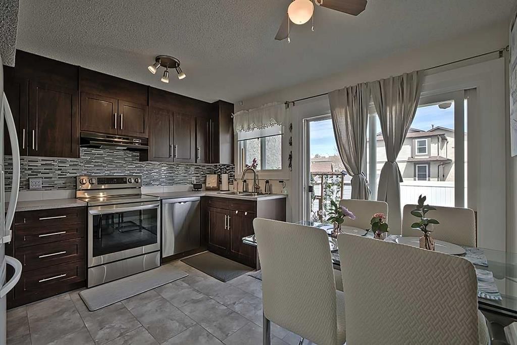72 Deerpoint Road SE, Calgary — photo 4 of 20