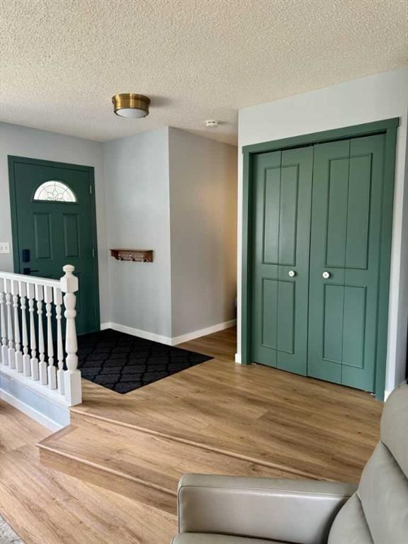 16 Woodfield Court SW, Calgary — photo 3 of 24