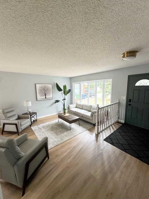 16 Woodfield Court SW, Calgary — photo 4 of 24