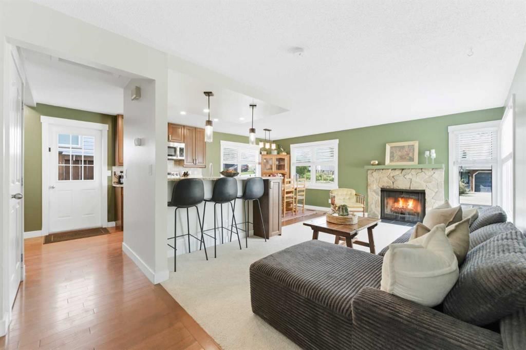 35 Millbank Road SW, Calgary — photo 5 of 44