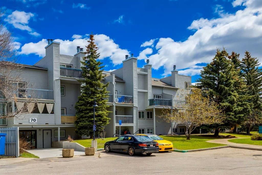 2240, 70 Glamis Drive SW, Calgary — photo 2 of 37