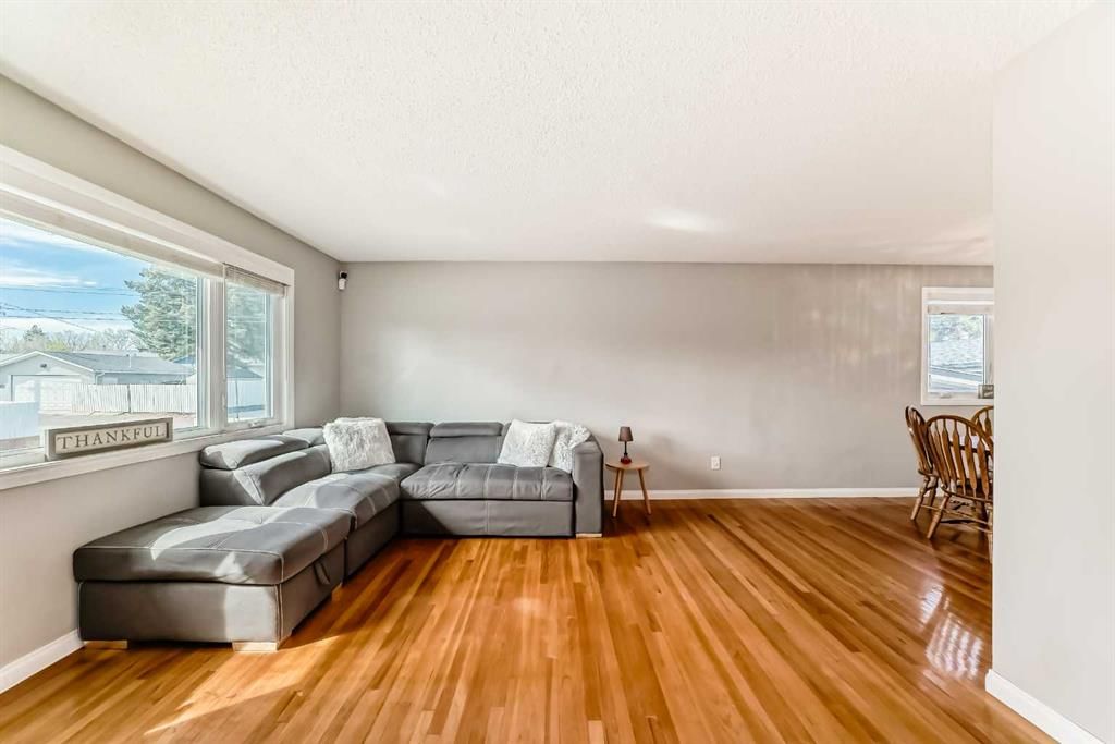 5104 Marshall Road NE, Calgary — photo 5 of 50