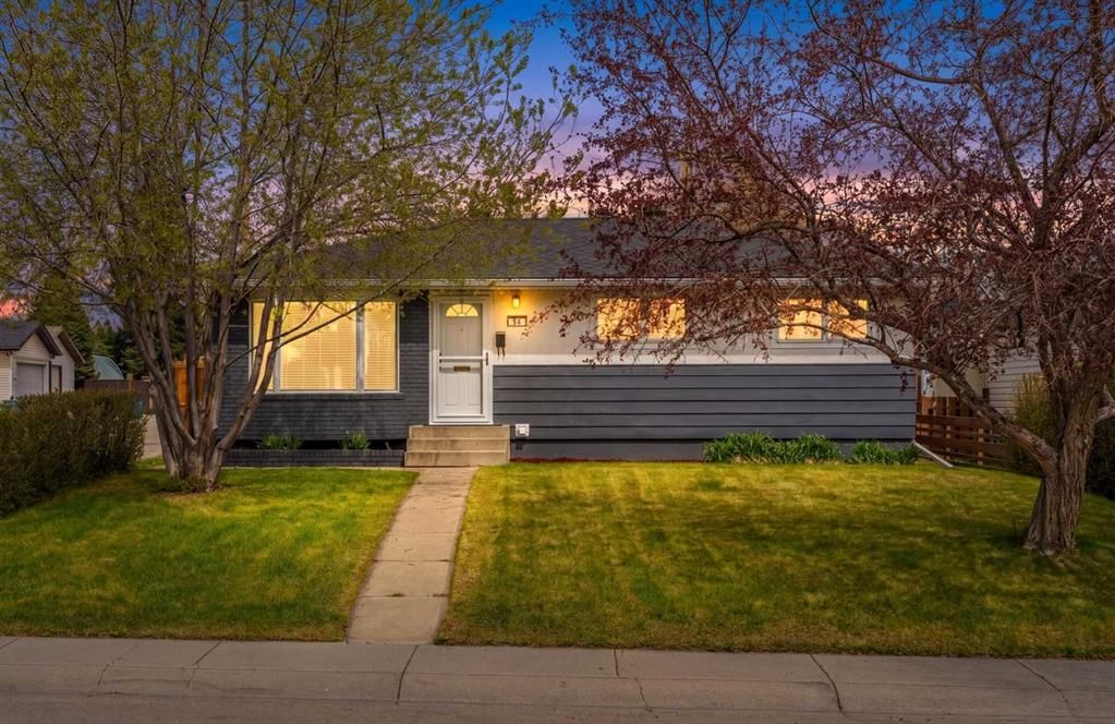 54 Atlanta Crescent SE, Calgary — main listing photo