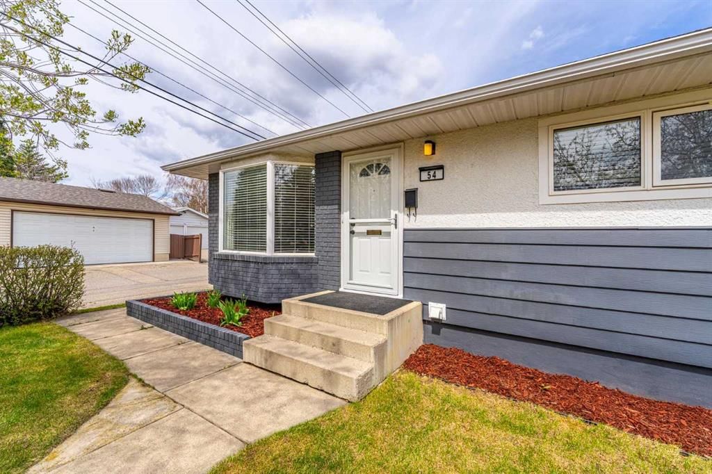 54 Atlanta Crescent SE, Calgary — photo 3 of 36
