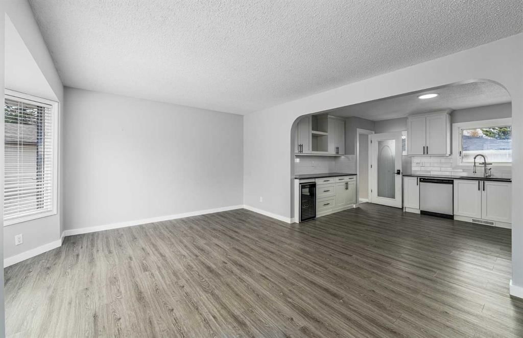 54 Atlanta Crescent SE, Calgary — photo 4 of 36