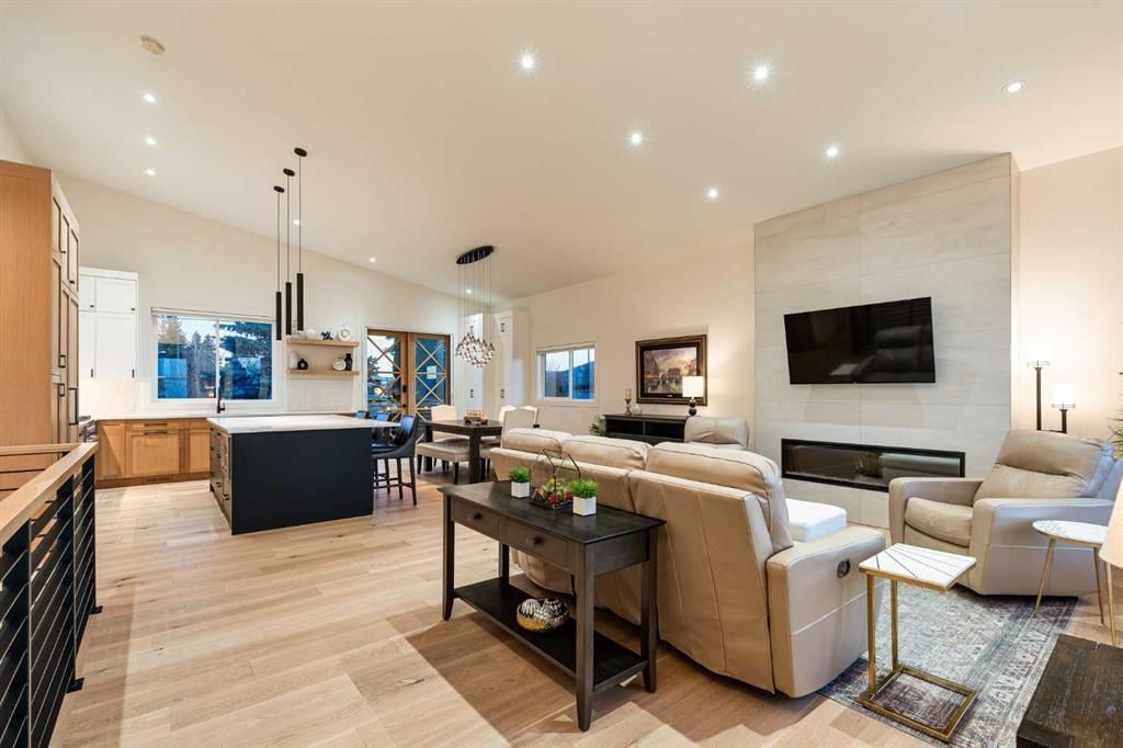5420 La Salle Crescent SW, Calgary — photo 4 of 49