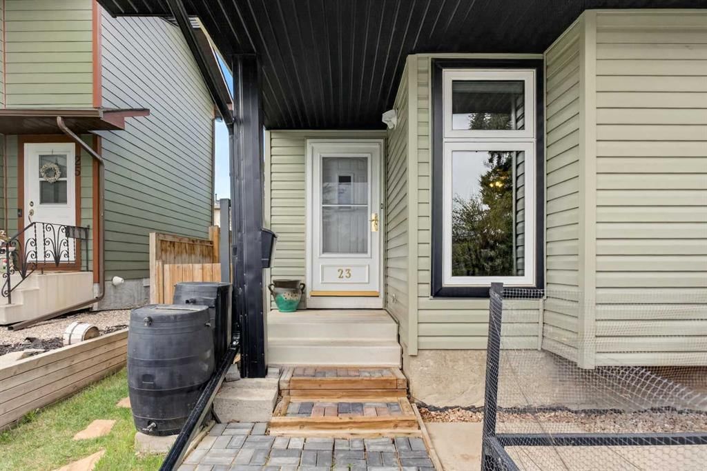 23 Bermuda Place NW, Calgary — photo 3 of 41