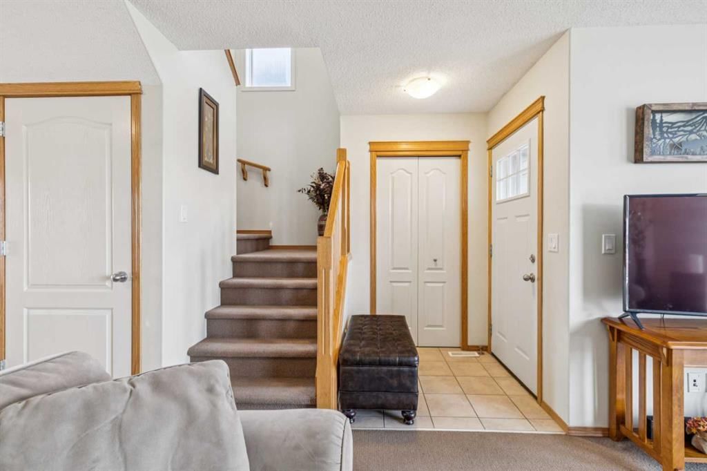 146 Cranberry Close SE, Calgary — photo 2 of 24