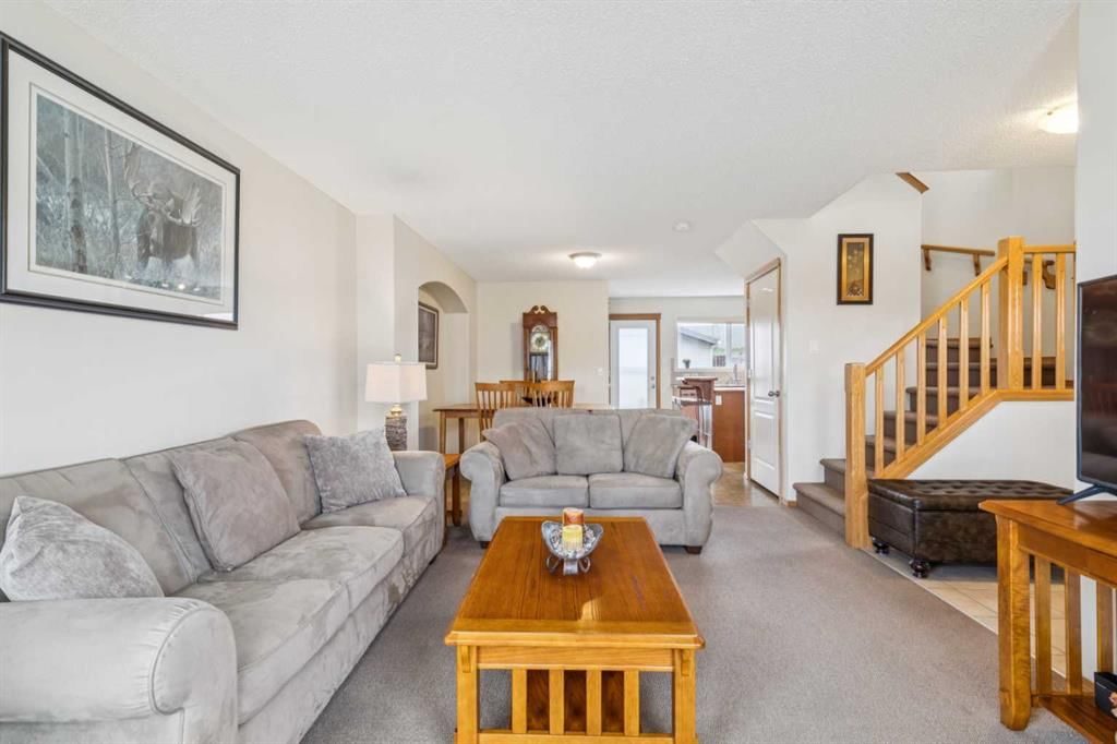146 Cranberry Close SE, Calgary — photo 4 of 24
