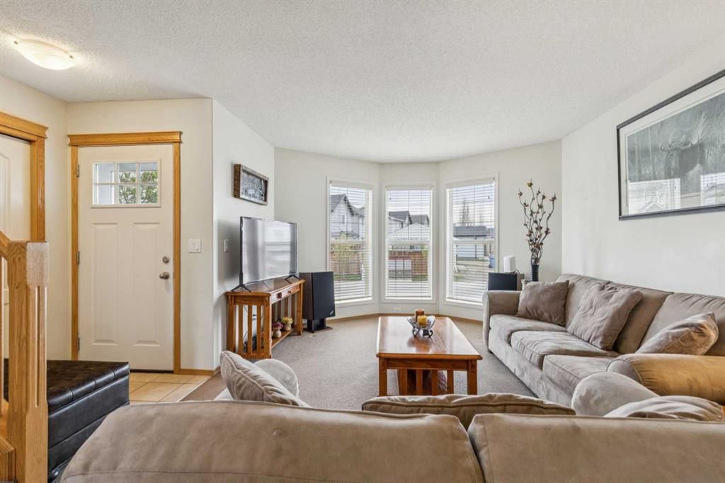 146 Cranberry Close SE, Calgary — photo 5 of 24
