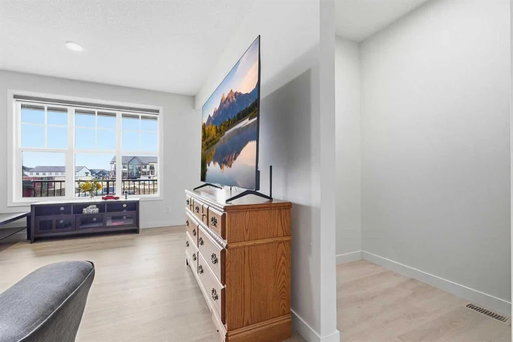 1612 Rangeview Drive SE, Calgary — photo 4 of 32