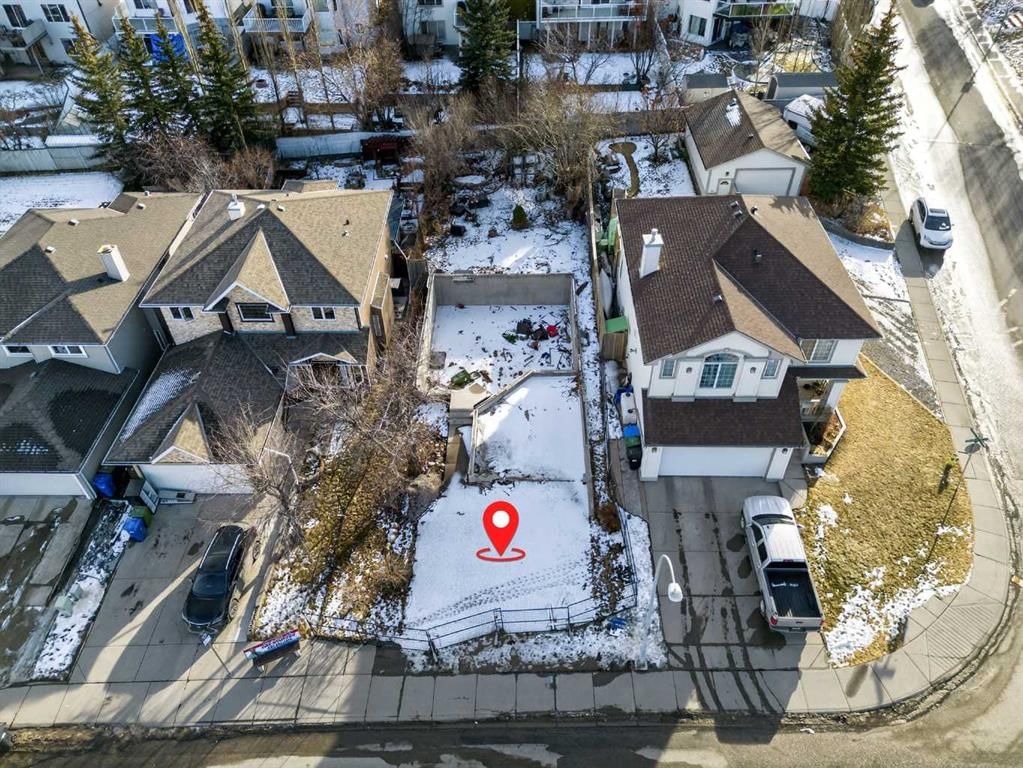 10929 Hidden Valley Drive NW, Calgary — photo 3 of 9