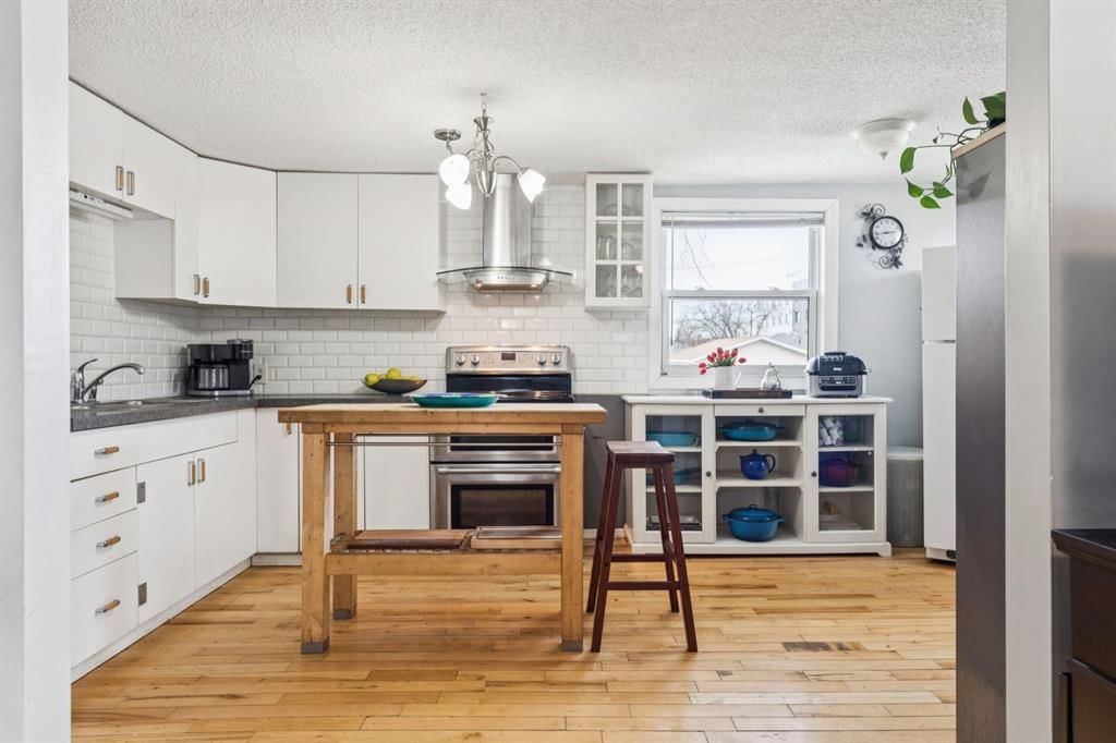 7417 24 Street SE, Calgary — photo 3 of 33