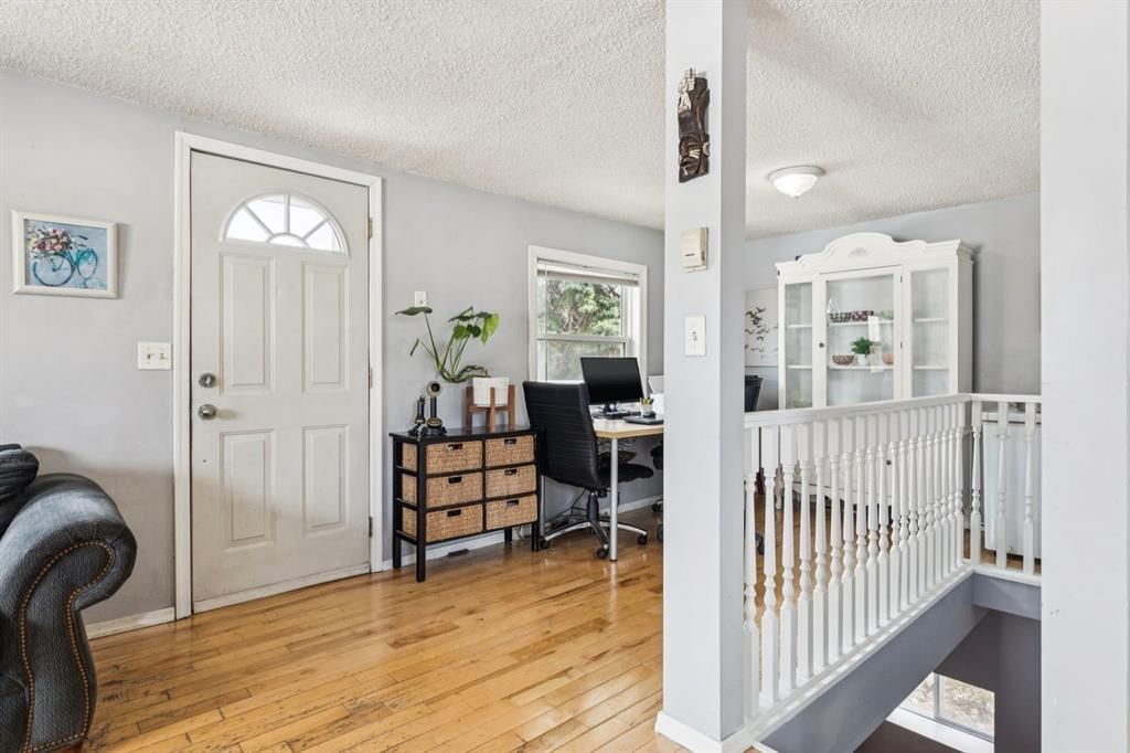 7417 24 Street SE, Calgary — photo 5 of 33