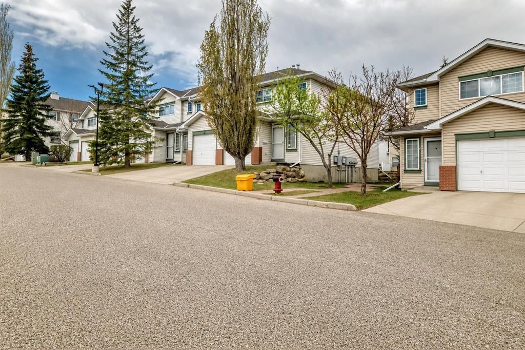 152 Country Hills Villas NW, Calgary — photo 3 of 39