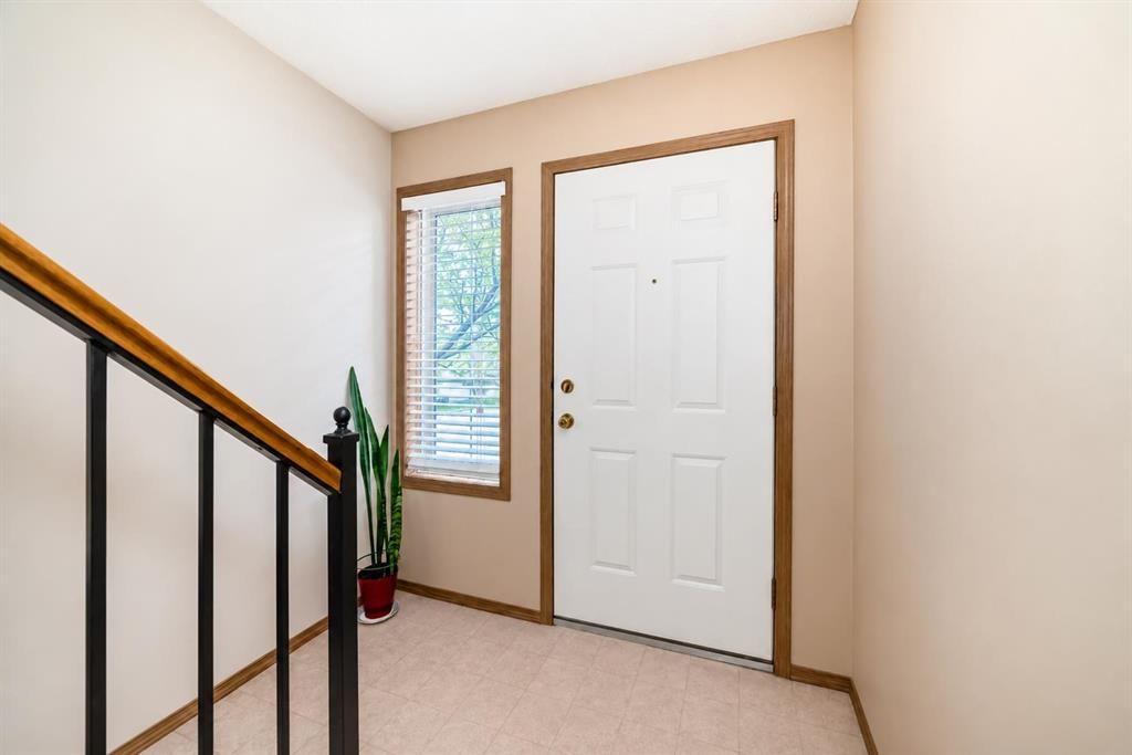 152 Country Hills Villas NW, Calgary — photo 4 of 39