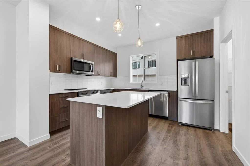 56 Creekside Drive SW, Calgary — main listing photo