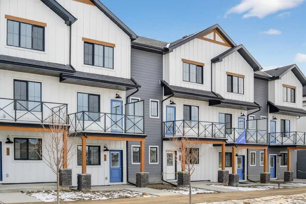 56 Creekside Drive SW, Calgary — photo 2 of 37