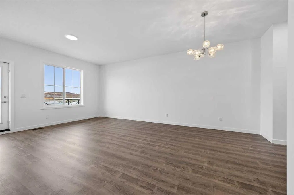 56 Creekside Drive SW, Calgary — photo 3 of 37