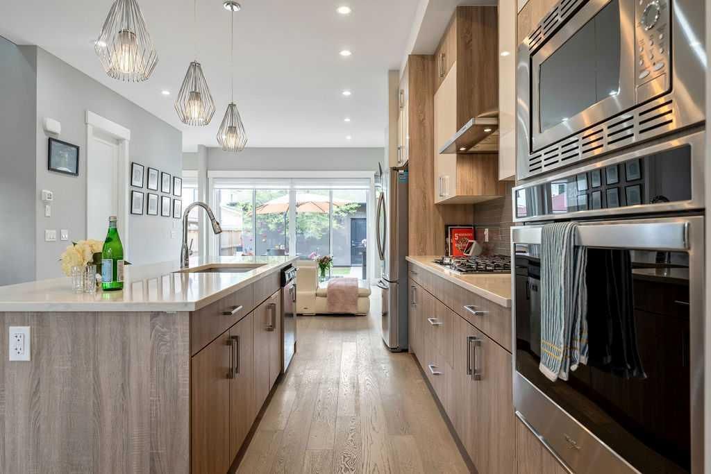 639 19 Avenue NW, Calgary — photo 4 of 42