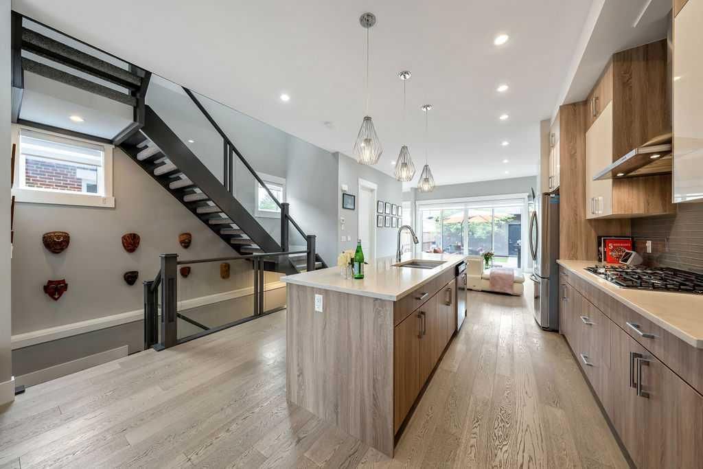 639 19 Avenue NW, Calgary — photo 5 of 42