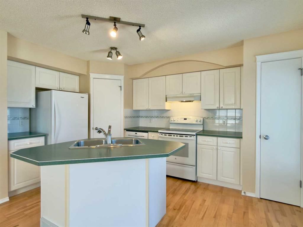 206 Tuscany Drive NW, Calgary — photo 5 of 19