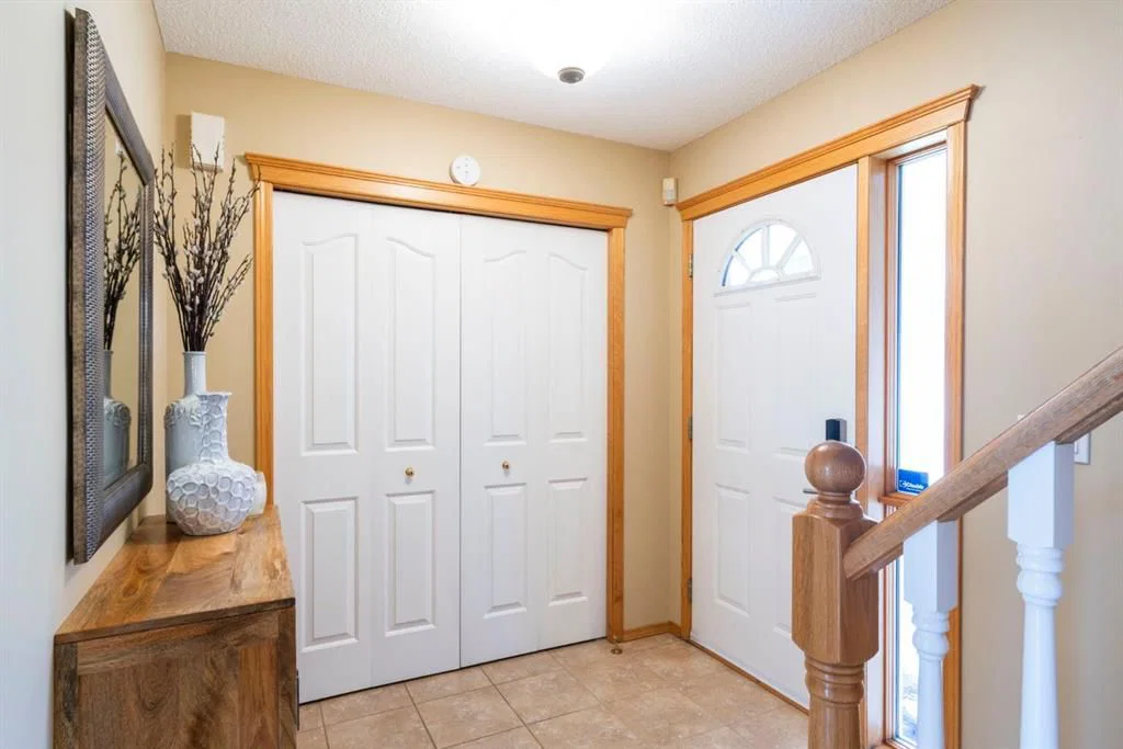 58 Bridlewood Circle SW, Calgary — photo 3 of 50