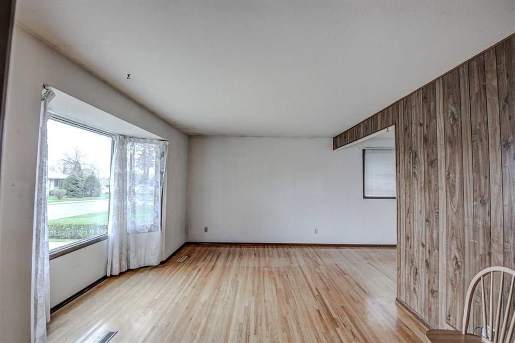 544 Thornhill Place NW, Calgary — photo 4 of 23