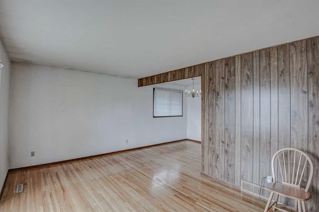 544 Thornhill Place NW, Calgary — photo 5 of 23
