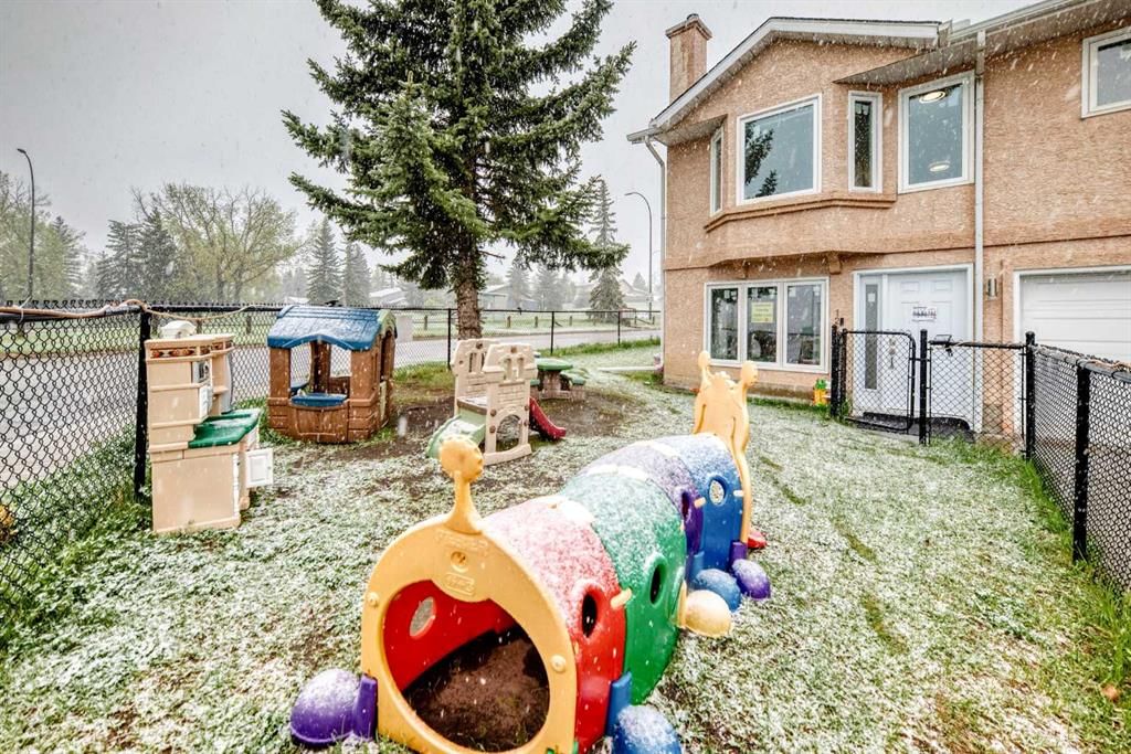 123 Millbank Road SW, Calgary — photo 4 of 37