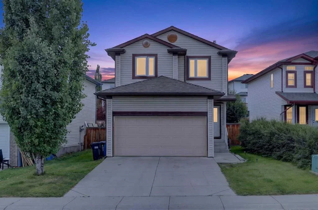 138 Tuscarora Way NW, Calgary — main listing photo