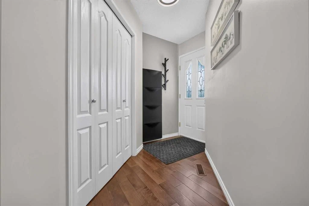 138 Tuscarora Way NW, Calgary — photo 5 of 44