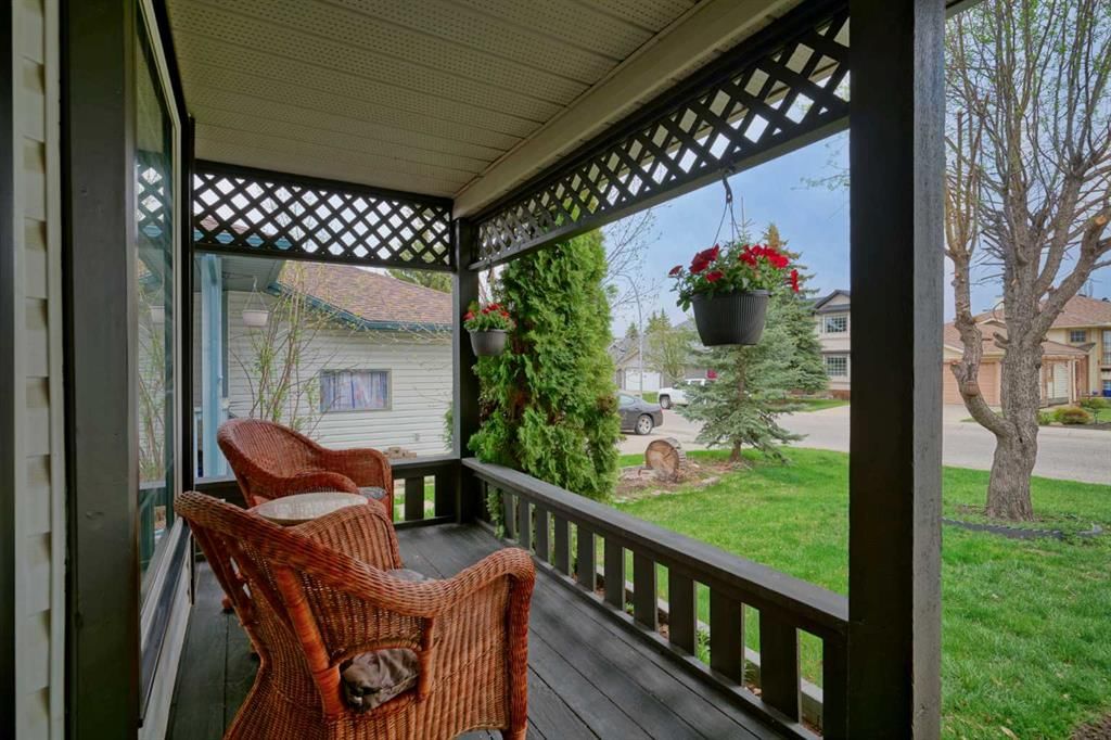 84 Shawbrooke Circle SW, Calgary — photo 3 of 41