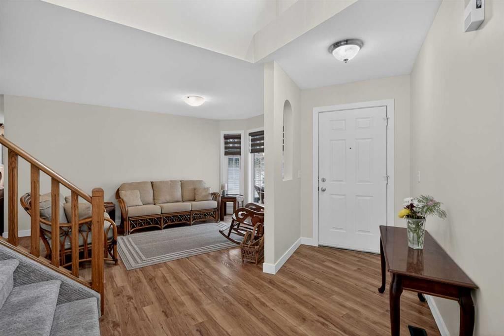 84 Shawbrooke Circle SW, Calgary — photo 5 of 41