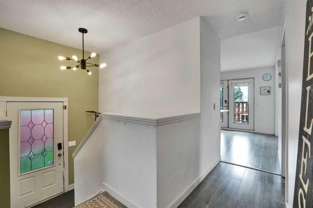 32 Taraglen Place NE, Calgary — photo 3 of 34