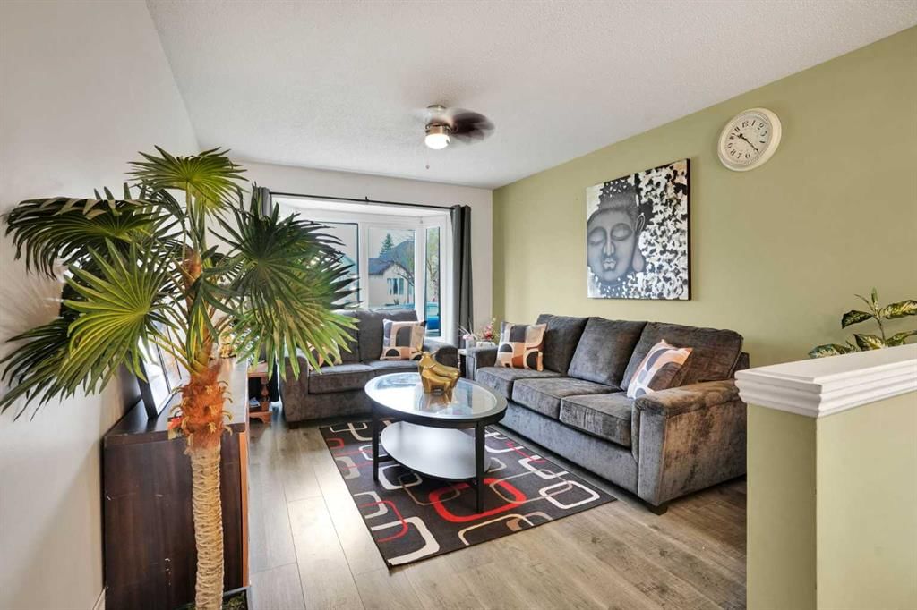 32 Taraglen Place NE, Calgary — photo 4 of 34