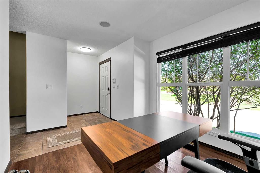 10 Autumn Green SE, Calgary — photo 5 of 40