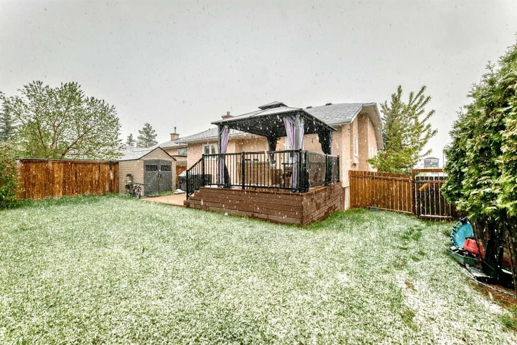 123 Millbank Road SW, Calgary — photo 5 of 40