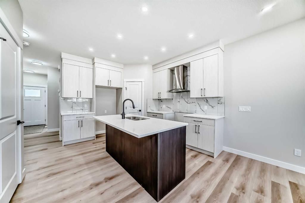 112 Belvedere Park SE, Calgary — photo 4 of 41