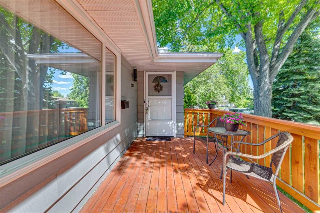 12223 Canfield Road SW, Calgary — photo 2 of 23