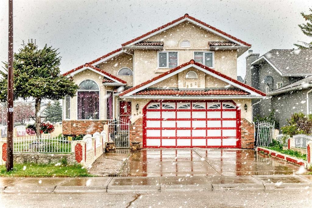 952 Applewood Drive SE, Calgary — main listing photo