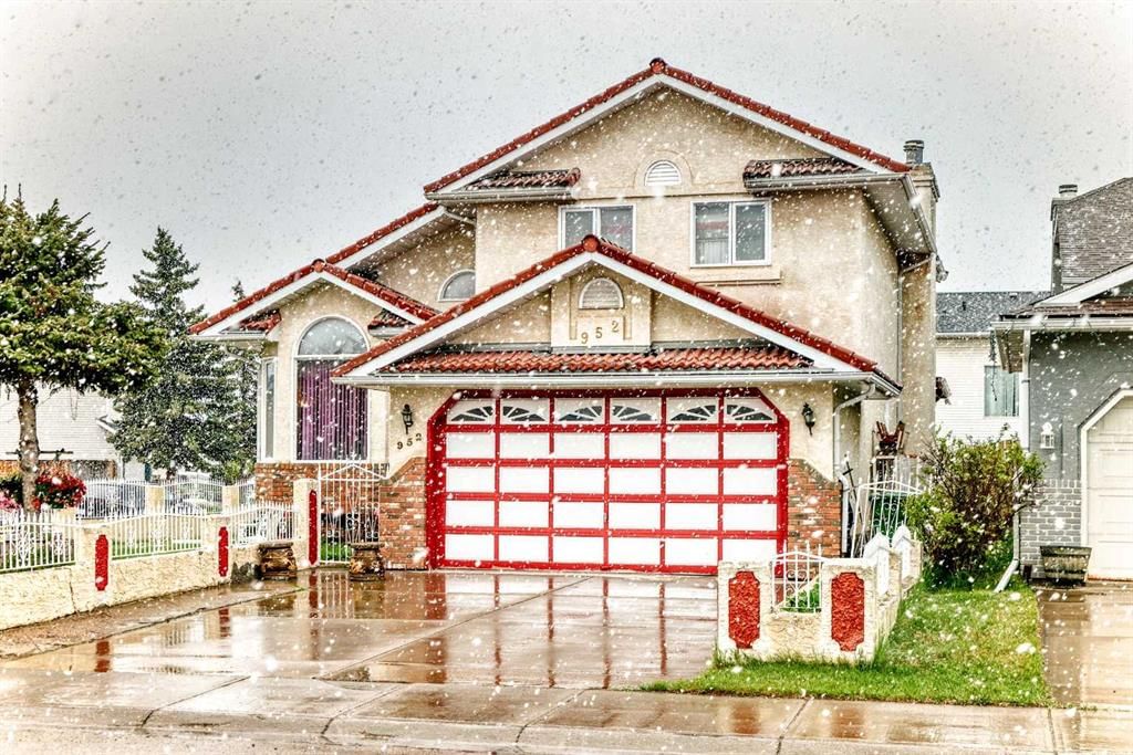 952 Applewood Drive SE, Calgary — photo 2 of 23