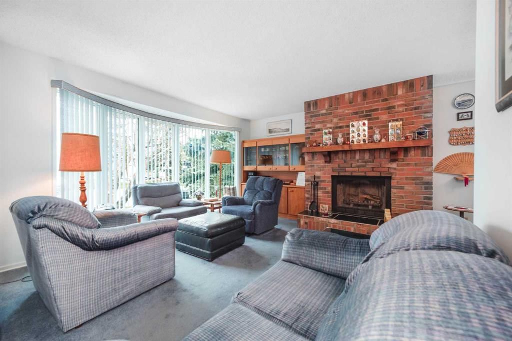 3623 54 Avenue SW, Calgary — photo 3 of 41