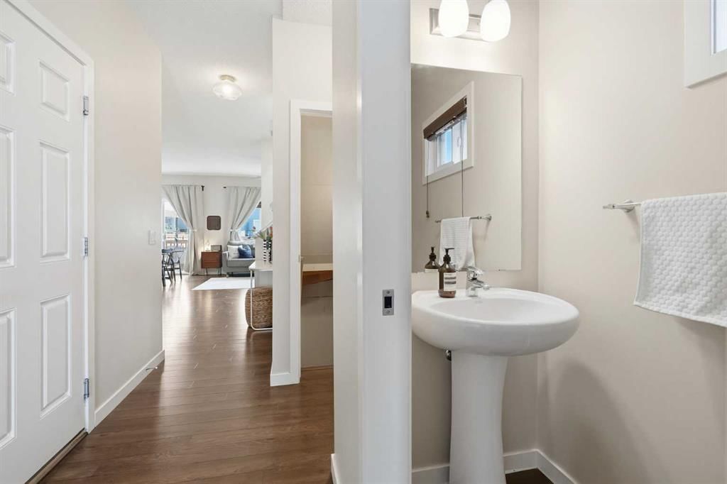 425 Carringvue Avenue NW, Calgary — photo 3 of 24