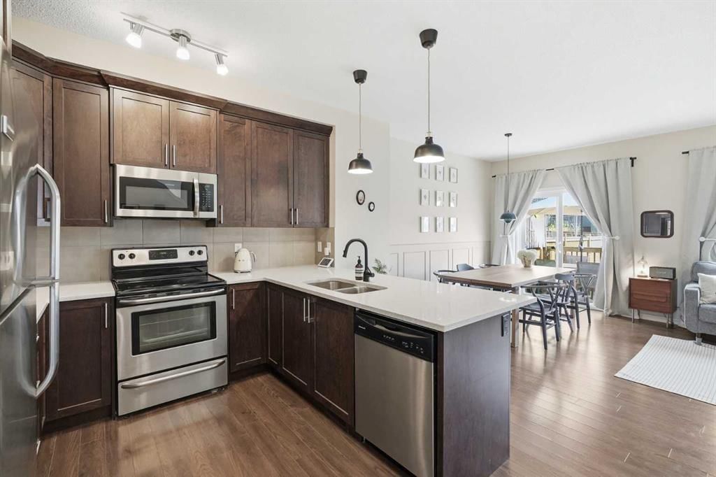 425 Carringvue Avenue NW, Calgary — photo 4 of 24