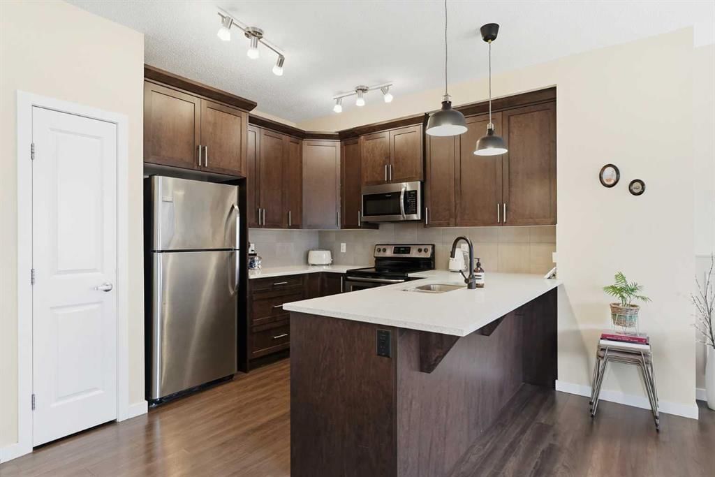 425 Carringvue Avenue NW, Calgary — photo 5 of 24