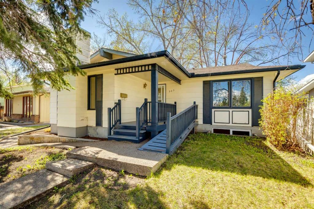 923 Midridge Drive SE, Calgary — main listing photo